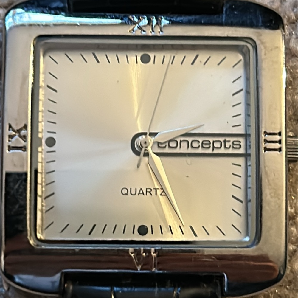 Concepts women’s vintage 90’s retro silver/black adjustable bracelet‎ watch - Picture 4 of 7